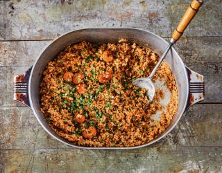 a cast iron pot of mospuito supper club shrimp jambalaya